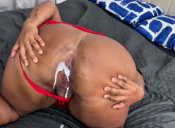 Amadora negra cuzuda sendo enrabada e gozada no cu